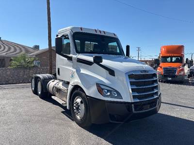 Freightliner Cascadia 126 Day Cab Truck - 450HP, 10 Speed Manual