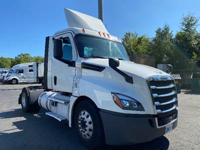 Freightliner Cascadia 126 Single Axle Day Cab Truck - 410HP, 12 Speed Automatic