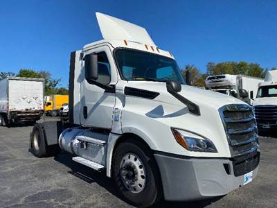 Freightliner Cascadia 126 Single Axle Day Cab Truck - 410HP, 12 Speed Automatic