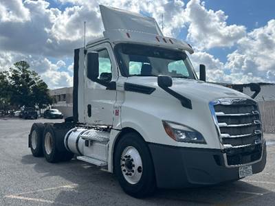 Freightliner Cascadia 126 Day Cab Truck - 435HP, 12 Speed Automatic