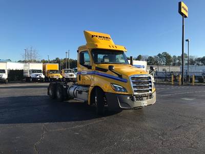 Freightliner T12664ST Day Cab Truck - 435HP, 12 Speed Automatic