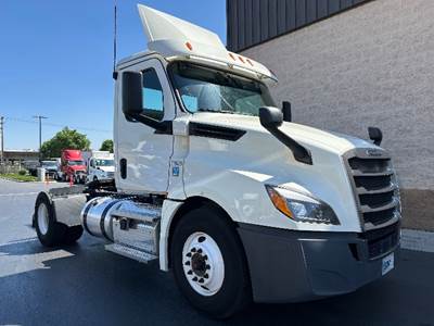 Freightliner Cascadia 126 Single Axle Day Cab Truck - 410HP, 12 Speed Automatic