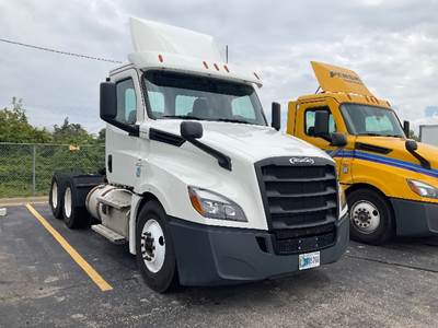 Freightliner Cascadia 126 Day Cab Truck - Cummins 400HP, 13 Speed Automatic