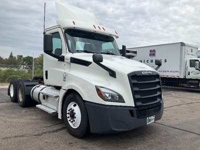 Freightliner Cascadia 126 Day Cab Truck - Cummins 400HP, 13 Speed Automatic