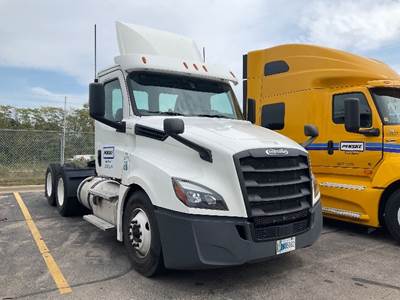 Freightliner Cascadia 126 Day Cab Truck - Cummins 400HP, 13 Speed Automatic