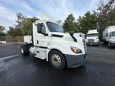 Freightliner Cascadia 126 Single Axle Day Cab Truck - 410HP, 12 Speed Automatic
