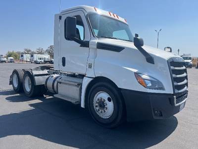 Freightliner Cascadia 126 Day Cab Truck - 455HP, 10 Speed Manual