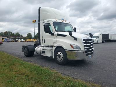 Freightliner Cascadia 126 Single Axle Day Cab Truck - 455HP, 12 Speed Automatic