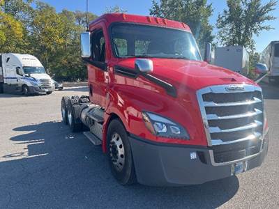 Freightliner Cascadia 126 Day Cab Truck - 450HP, 12 Speed Automatic