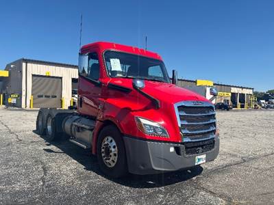 Freightliner Cascadia 126 Day Cab Truck - 450HP, 12 Speed Automatic