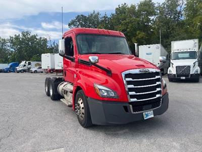 Freightliner Cascadia 126 Day Cab Truck - 450HP, 12 Speed Automatic