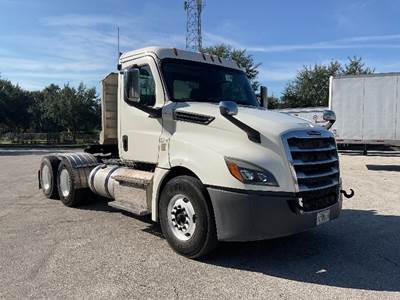 Freightliner Cascadia 126 Day Cab Truck - Cummins 450HP, 10 Speed Automatic