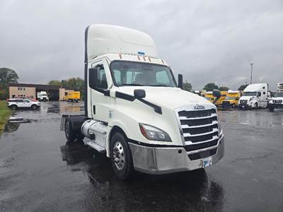 Freightliner Cascadia 126 Single Axle Day Cab Truck - 455HP, 12 Speed Automatic