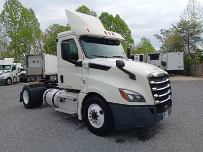 Freightliner Cascadia 126 Single Axle Day Cab Truck - 410HP, 12 Speed Automatic
