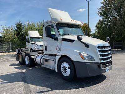Freightliner Cascadia 126 Day Cab Truck - 435HP, 12 Speed Automatic