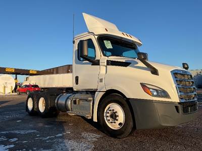 Freightliner Cascadia 126 Day Cab Truck - 435HP, 12 Speed Automatic