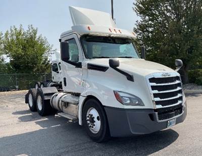 Freightliner Cascadia 126 Day Cab Truck - 435HP, 12 Speed Automatic