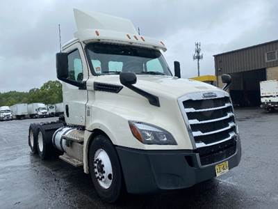 Freightliner Cascadia 126 Day Cab Truck - 435HP, 12 Speed Automatic