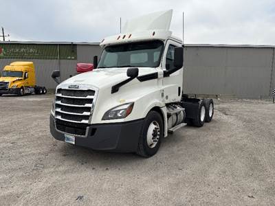 Freightliner Cascadia 126 Day Cab Truck - 435HP, 12 Speed Automatic