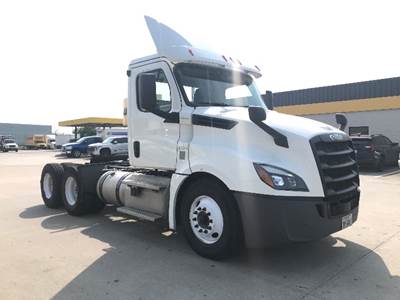 Freightliner Cascadia 126 Day Cab Truck - Cummins 400HP, 13 Speed Automatic