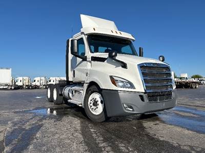 Freightliner Cascadia 126 Day Cab Truck - 435HP, 12 Speed Automatic