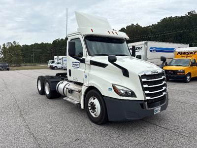 Freightliner Cascadia 126 Day Cab Truck - 435HP, 12 Speed Automatic