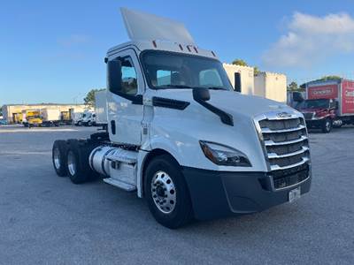 Freightliner Cascadia 126 Day Cab Truck - 450HP, 12 Speed Automatic