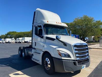 Freightliner Cascadia 126 Day Cab Truck - 435HP, 12 Speed Automatic