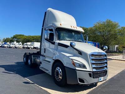 Freightliner Cascadia 126 Day Cab Truck - 435HP, 12 Speed Automatic