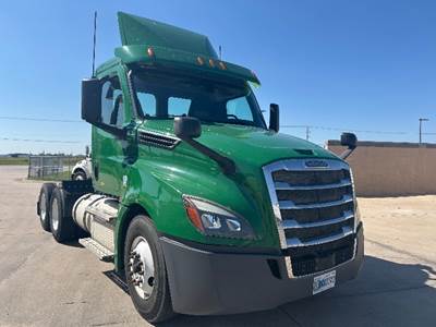 Freightliner Cascadia 126 Day Cab Truck - 455HP, 12 Speed Automatic
