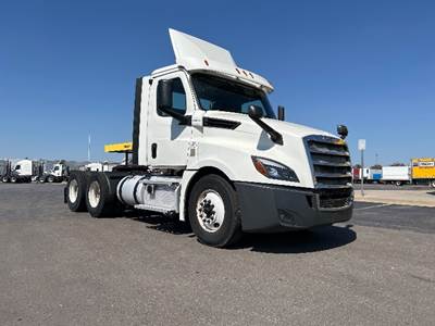 Freightliner Cascadia 126 Day Cab Truck - 435HP, 12 Speed Automatic