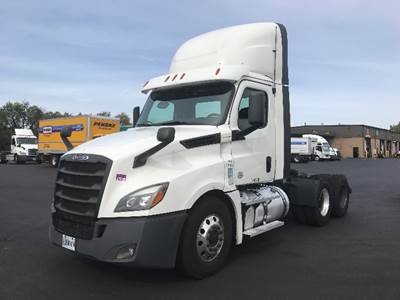 Freightliner Cascadia 126 Day Cab Truck - 455HP, 12 Speed Automatic