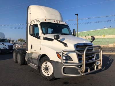 Freightliner Cascadia 126 Day Cab Truck - 505HP, 12 Speed Automatic