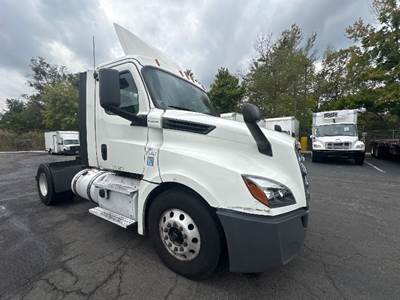 Freightliner Cascadia 126 Single Axle Day Cab Truck - 410HP, 12 Speed Automatic