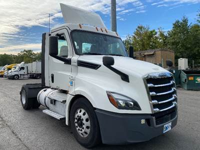 Freightliner Cascadia 126 Single Axle Day Cab Truck - 410HP, 12 Speed Automatic