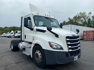 Freightliner Cascadia 126 Single Axle Day Cab Truck - 410HP, 12 Speed Automatic