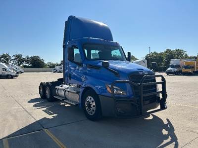 Freightliner Cascadia 126 Day Cab Truck - 435HP, 12 Speed Automatic