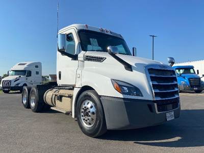 Freightliner Cascadia 126 Day Cab Truck - 450HP, 12 Speed Automatic