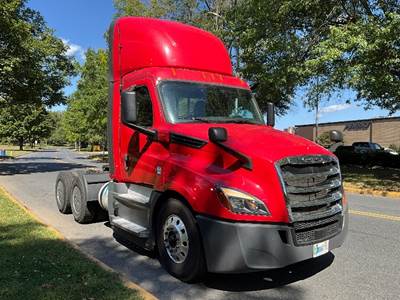 Freightliner Cascadia 126 Day Cab Truck - 400HP, 12 Speed Automatic