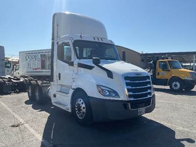 Freightliner Cascadia 126 Day Cab Truck - 455HP, 12 Speed Automatic