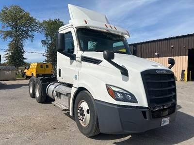 Freightliner Cascadia 126 Day Cab Truck - Cummins 400HP, 13 Speed Automatic