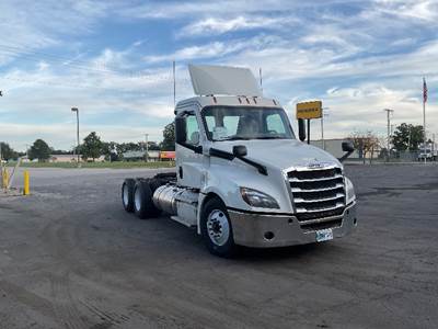 Freightliner Cascadia 126 Day Cab Truck - 435HP, 12 Speed Automatic
