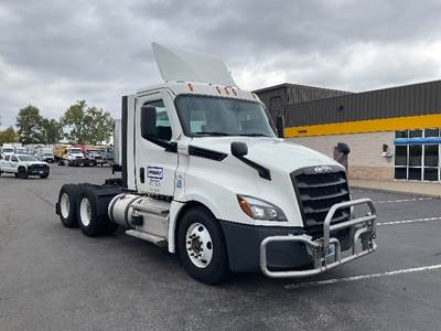 Freightliner Cascadia 126 Day Cab Truck - 435HP, 12 Speed Automatic