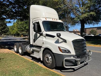 Freightliner Cascadia 126 Day Cab Truck - 455HP, 12 Speed Automatic