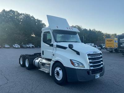 Freightliner Cascadia 126 Day Cab Truck - 435HP, 12 Speed Automatic
