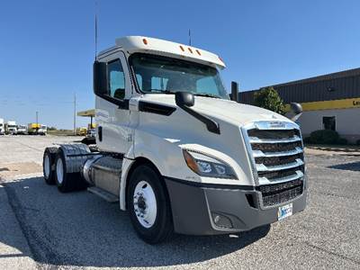 Freightliner Cascadia 126 Day Cab Truck - 435HP, 10 Speed Manual