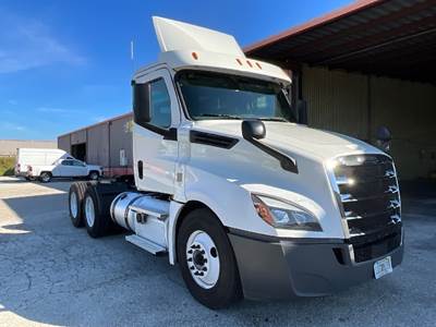 Freightliner Cascadia 126 Day Cab Truck - 435HP, 12 Speed Automatic