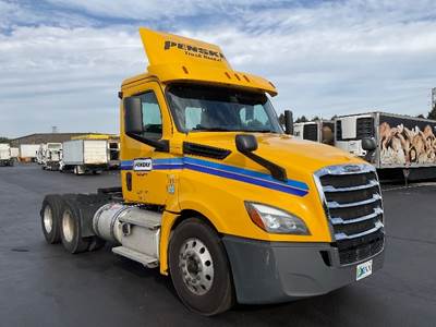 Freightliner Cascadia 126 Day Cab Truck - 435HP, 12 Speed Automatic