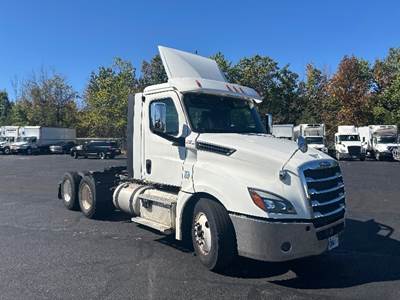 Freightliner Cascadia 126 Day Cab Truck - 455HP, 12 Speed Automatic