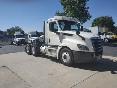 Freightliner Cascadia 126 Day Cab Truck - 435HP, 12 Speed Automatic